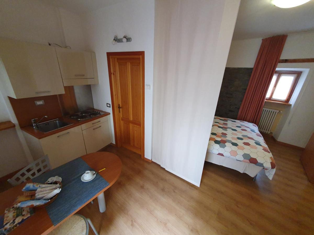 Appartamenti Vacanze E Camere Roccetta Fiorita Pettenasco Room photo