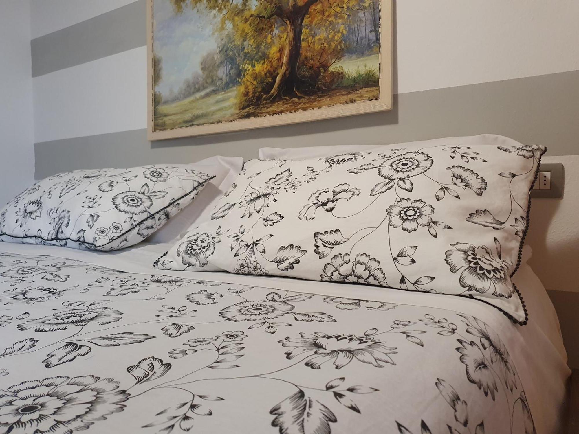 Appartamenti Vacanze E Camere Roccetta Fiorita Pettenasco Room photo