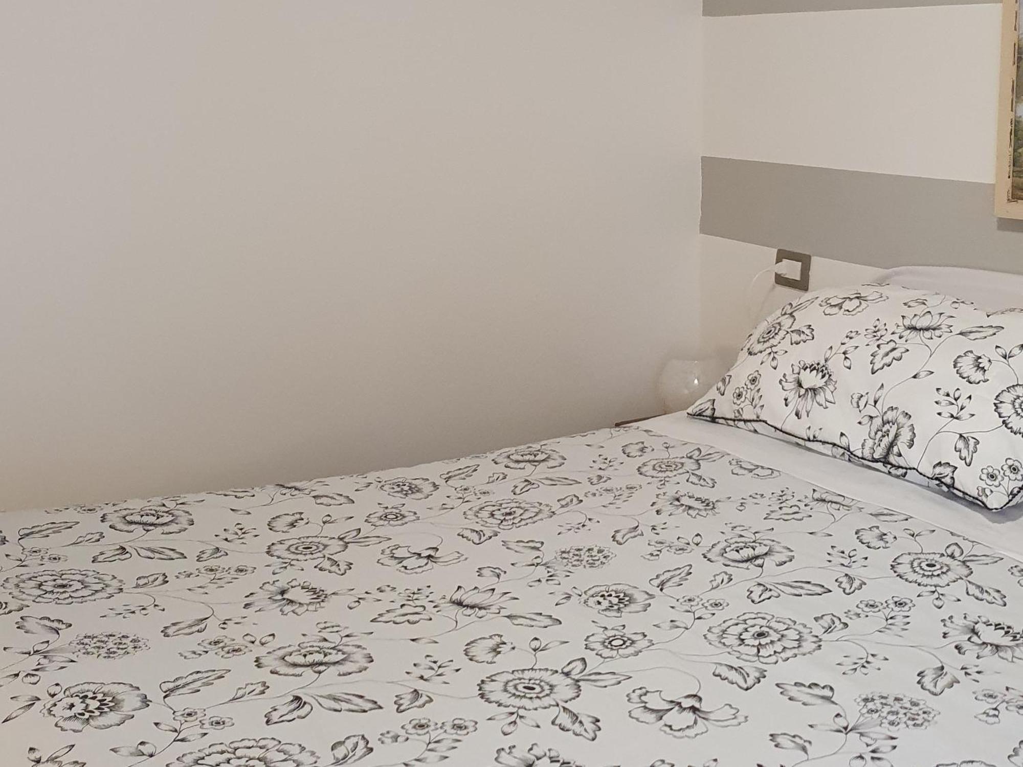 Appartamenti Vacanze E Camere Roccetta Fiorita Pettenasco Room photo
