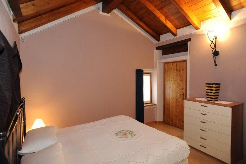 Appartamenti Vacanze E Camere Roccetta Fiorita Pettenasco Room photo